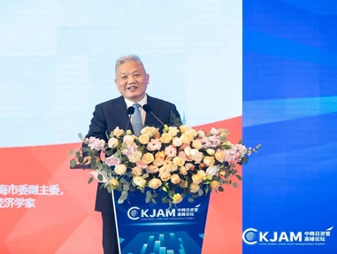 楊成長(cháng)：中國(guó)經濟進入新一(yī)輪平穩增長(cháng)期 | 第四屆中韓日(rì)資管論壇